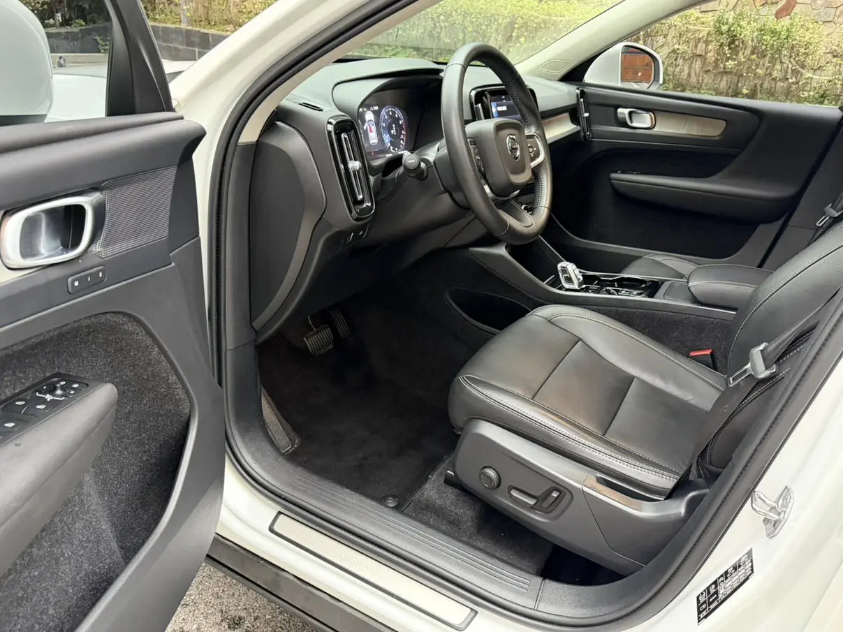 Volvo XC40 2021 T4 4WD Smart Elegant Luxury