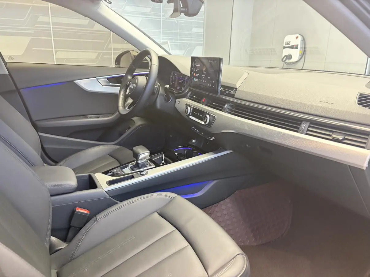 Audi A4( Import ) 2023 Avant 40 TFSI Dynamic Fashion