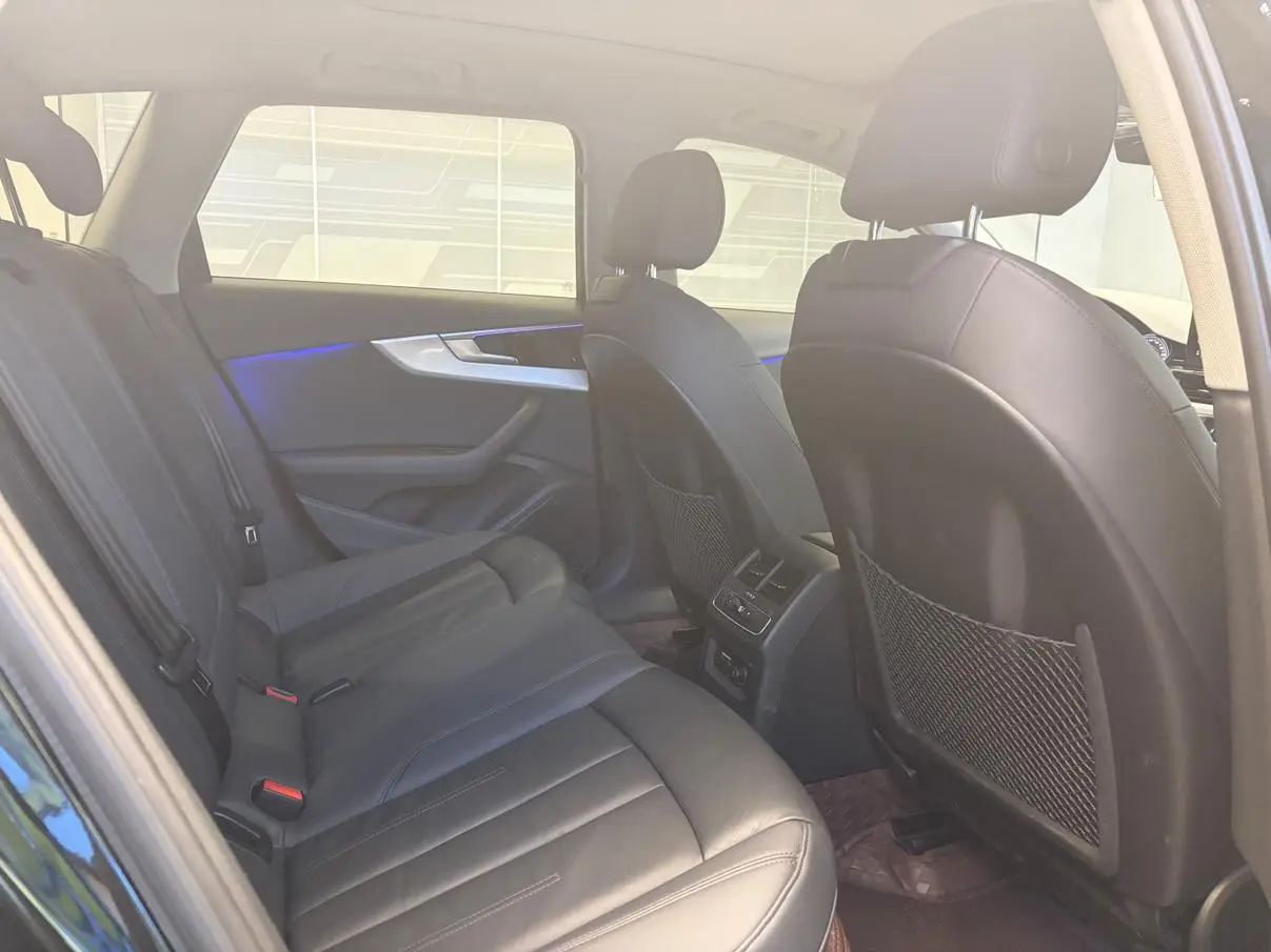Audi A4( Import ) 2023 Avant 40 TFSI Dynamic Fashion