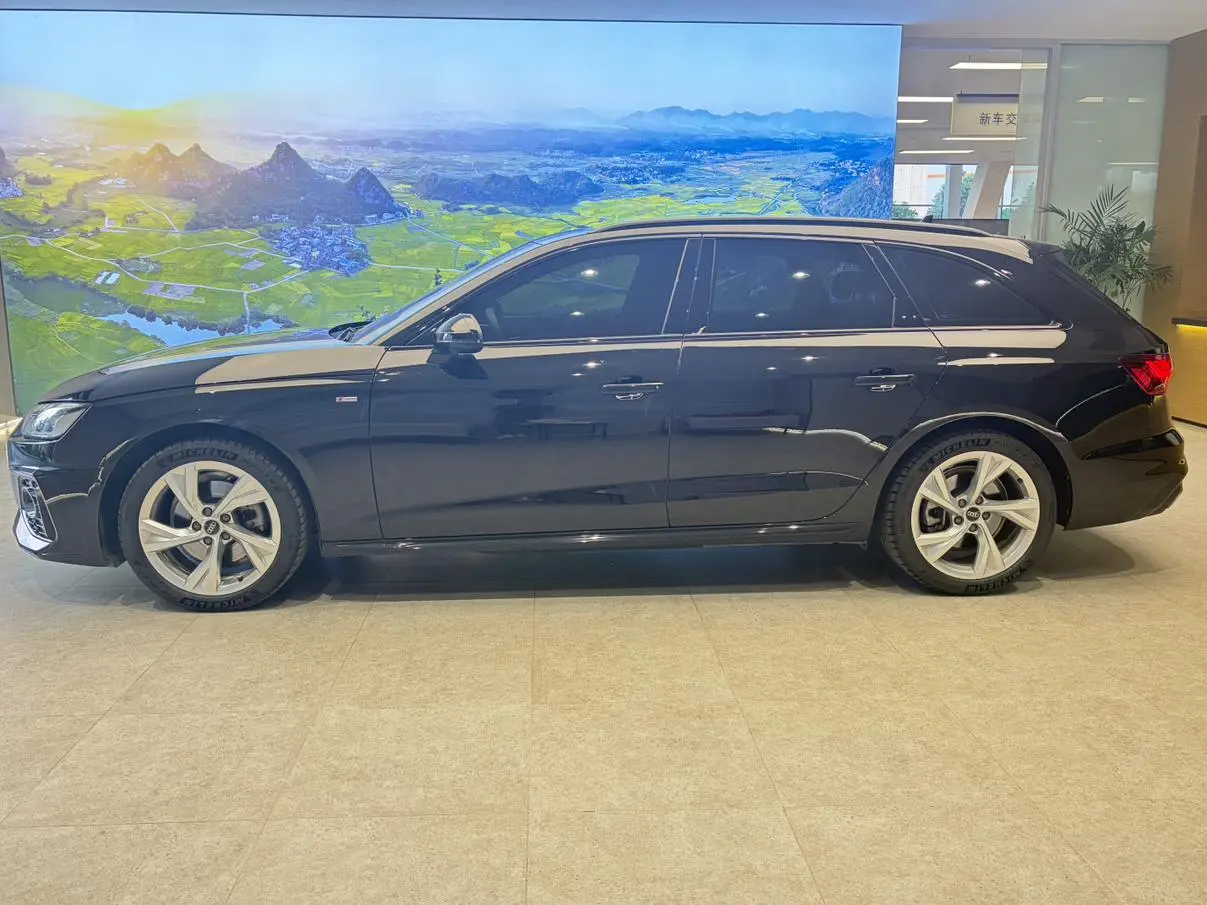 Audi A4( Import ) 2023 Avant 40 TFSI Dynamic Fashion