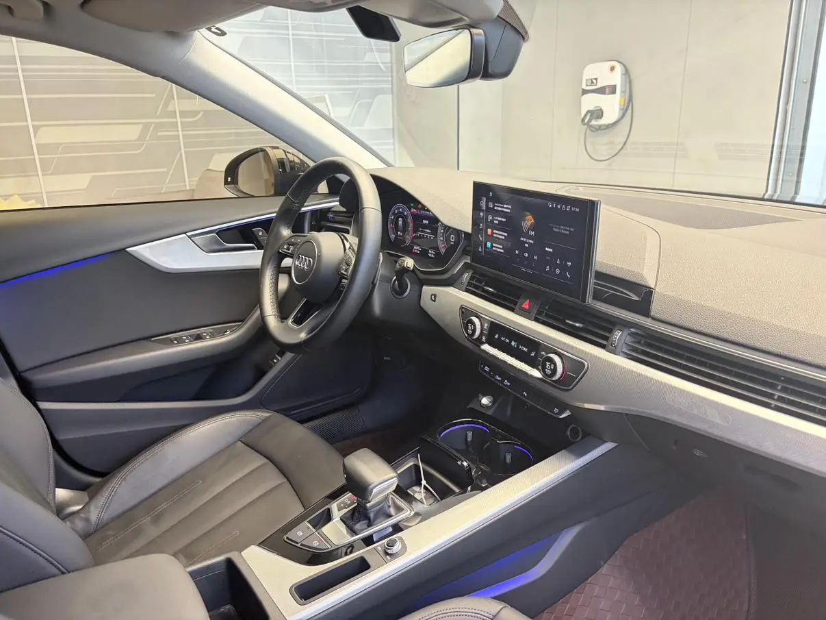Audi A4( Import ) 2023 Avant 40 TFSI Dynamic Fashion