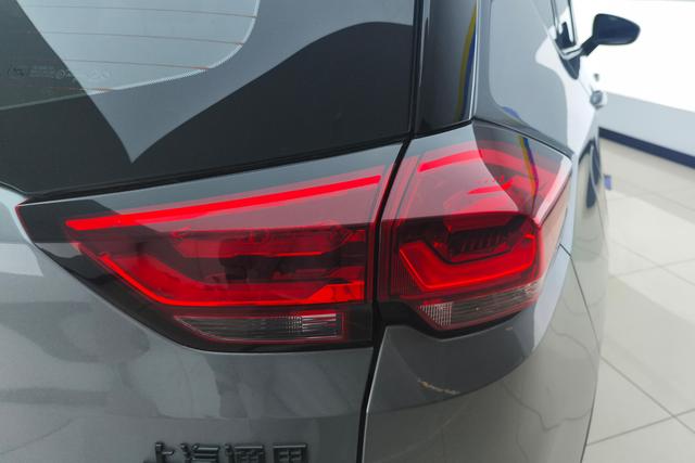 Chevrolet Orlando 2018 Redline 530T Auto Drive (5+2) China V