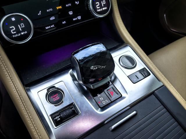 Jaguar F-PACE 2023 P250 HSE