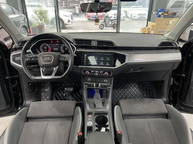 Audi Q3 2022 35 TFSI Dynamic Fashion