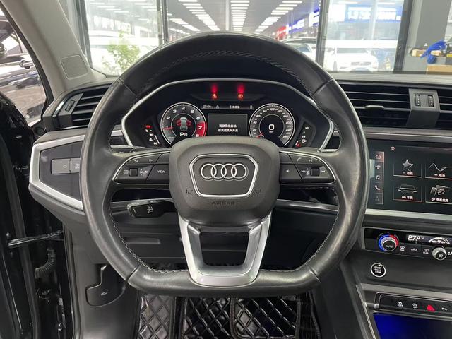 Audi Q3 2022 35 TFSI Dynamic Fashion