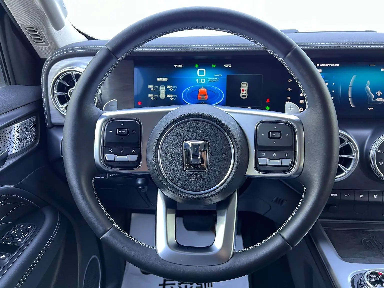 300 2023 2.0T