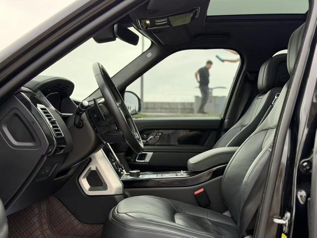 Land Rover Range Rover 2019 3.0 V6 SC handed down from generation to generation