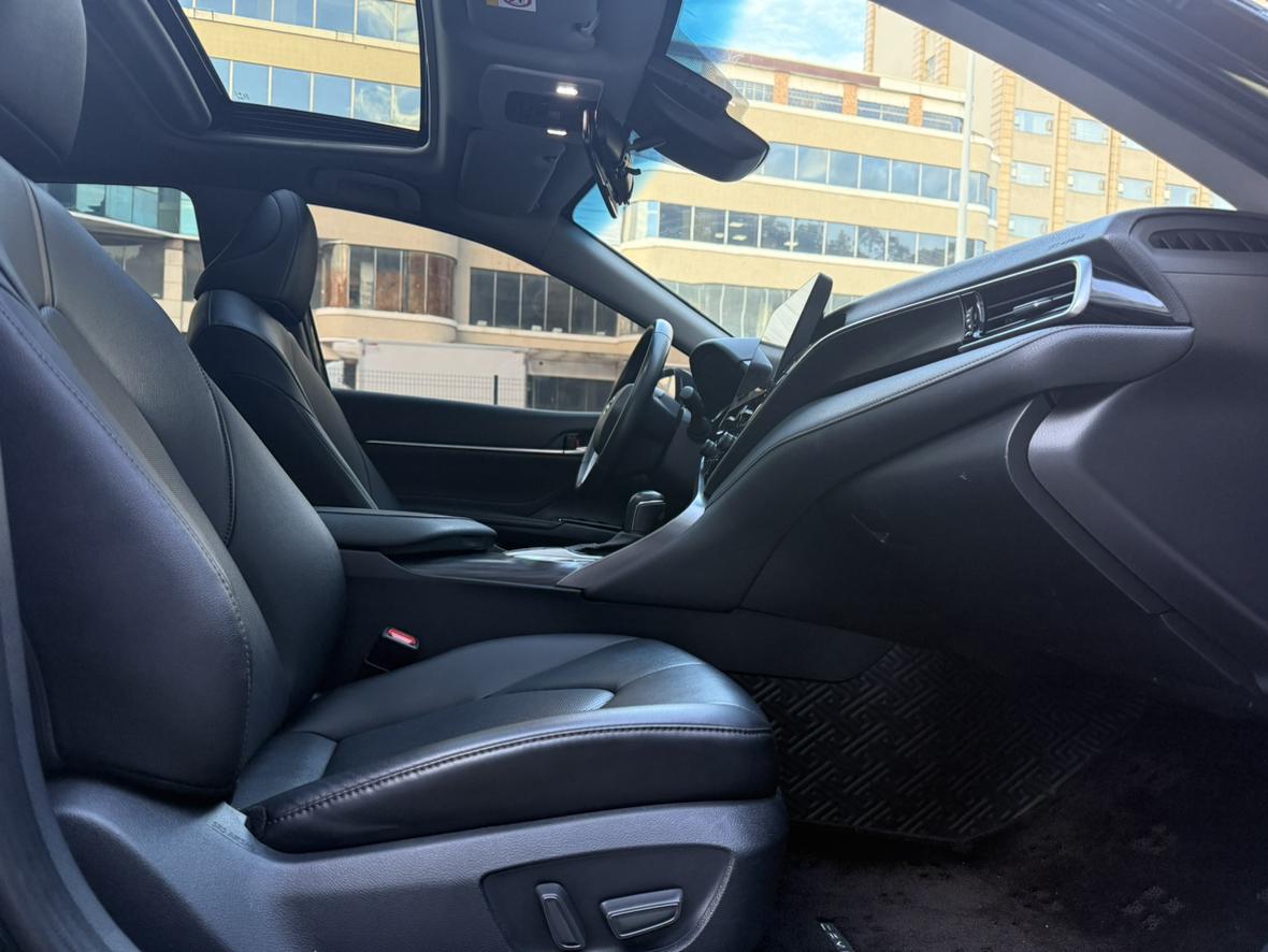 Toyota Camry 2023 2.0G Luxury