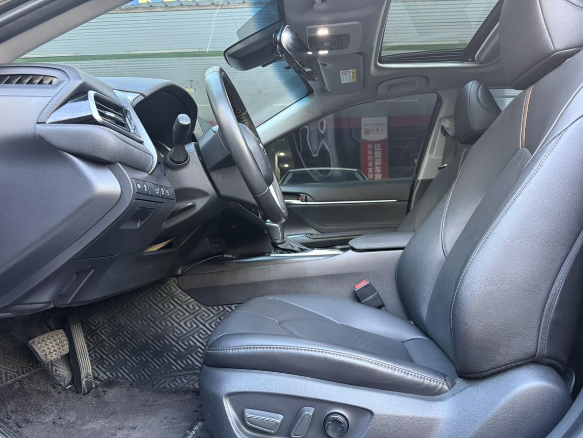 Toyota Camry 2023 2.0G Luxury