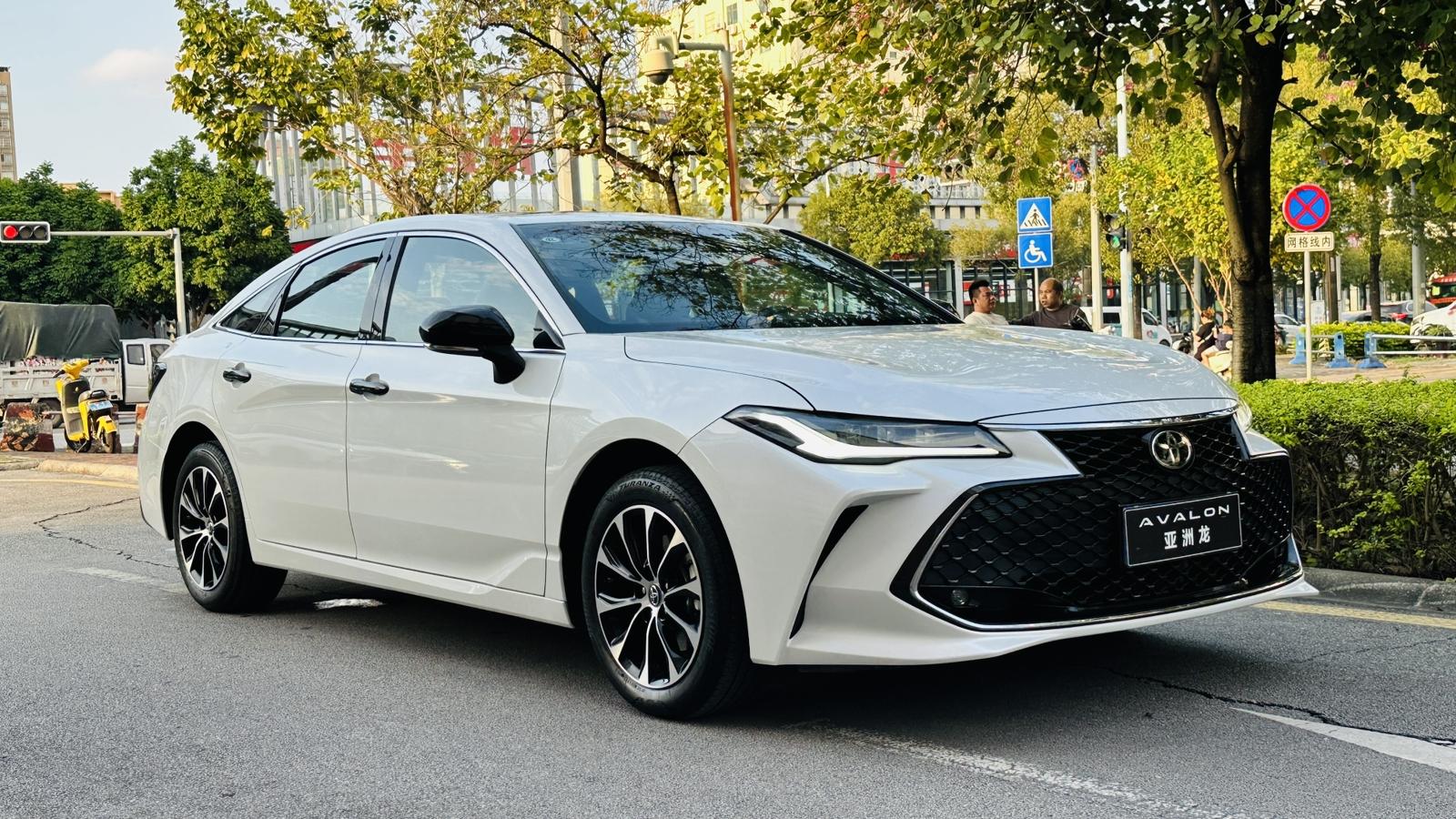 Toyota Avalon 2023 2.5L Auto Luxury