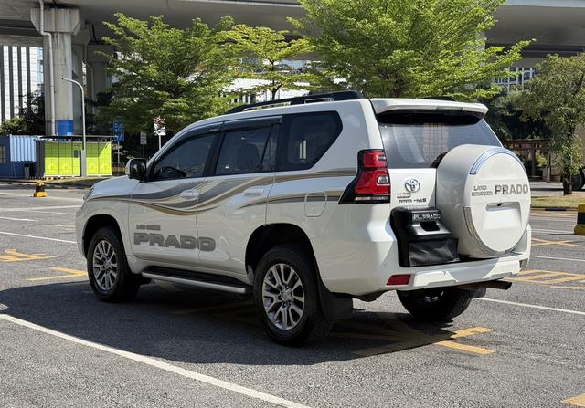Toyota Prado 2018 3.5L Auto TX-L NAVI Rear spare tire