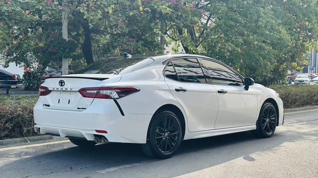 Toyota Camry 2022 2.0S Knight