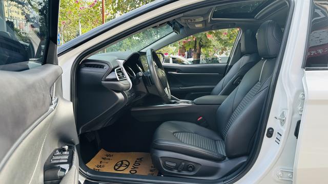 Toyota Camry 2022 2.0S Knight
