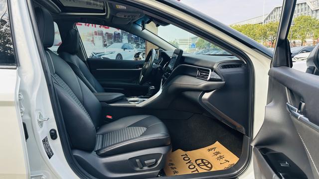 Toyota Camry 2022 2.0S Knight