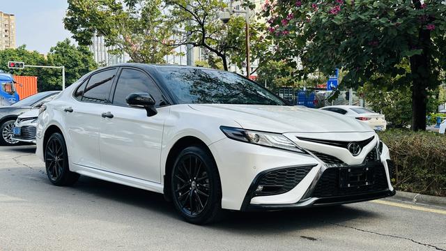 Toyota Camry 2022 2.0S Knight