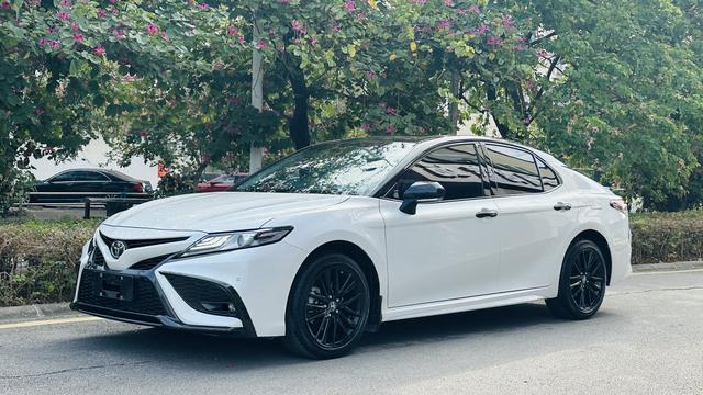 Toyota Camry 2022 2.0S Knight