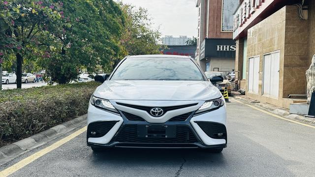 Toyota Camry 2022 2.0S Knight