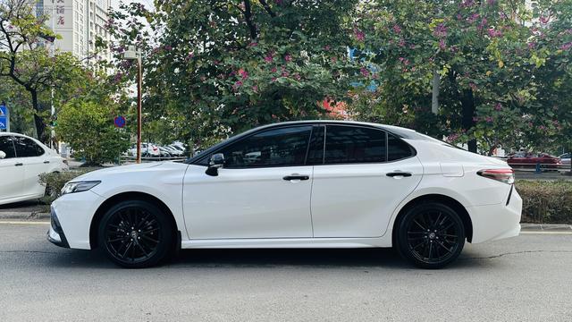 Toyota Camry 2022 2.0S Knight