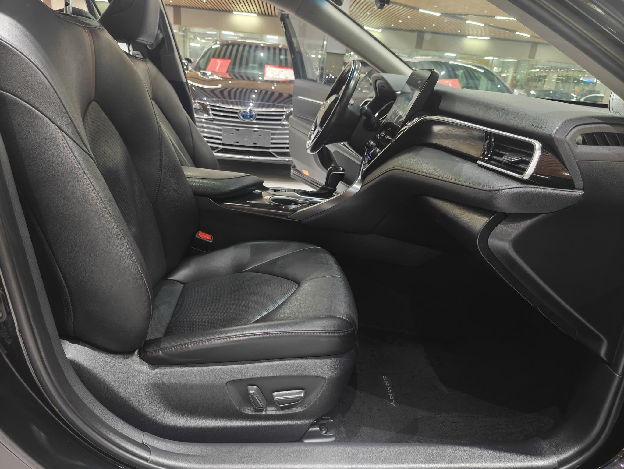 Toyota Camry 2021 2.0G Luxury