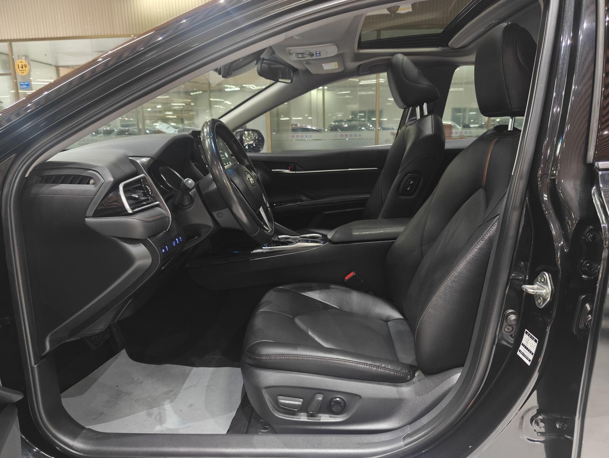Toyota Camry 2021 2.0G Luxury