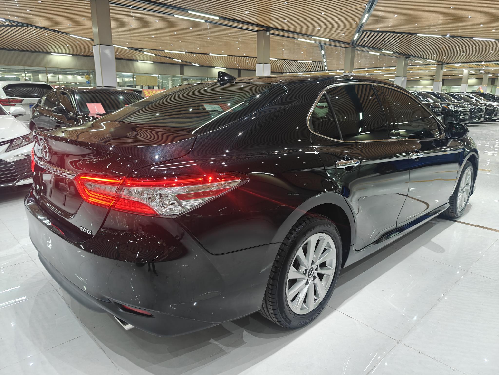 Toyota Camry 2021 2.0G Luxury
