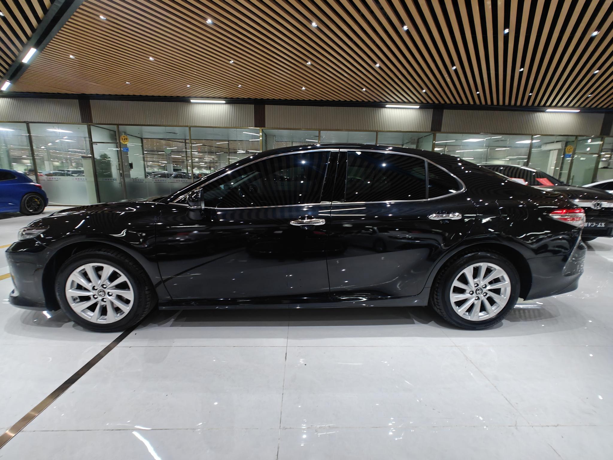 Toyota Camry 2021 2.0G Luxury