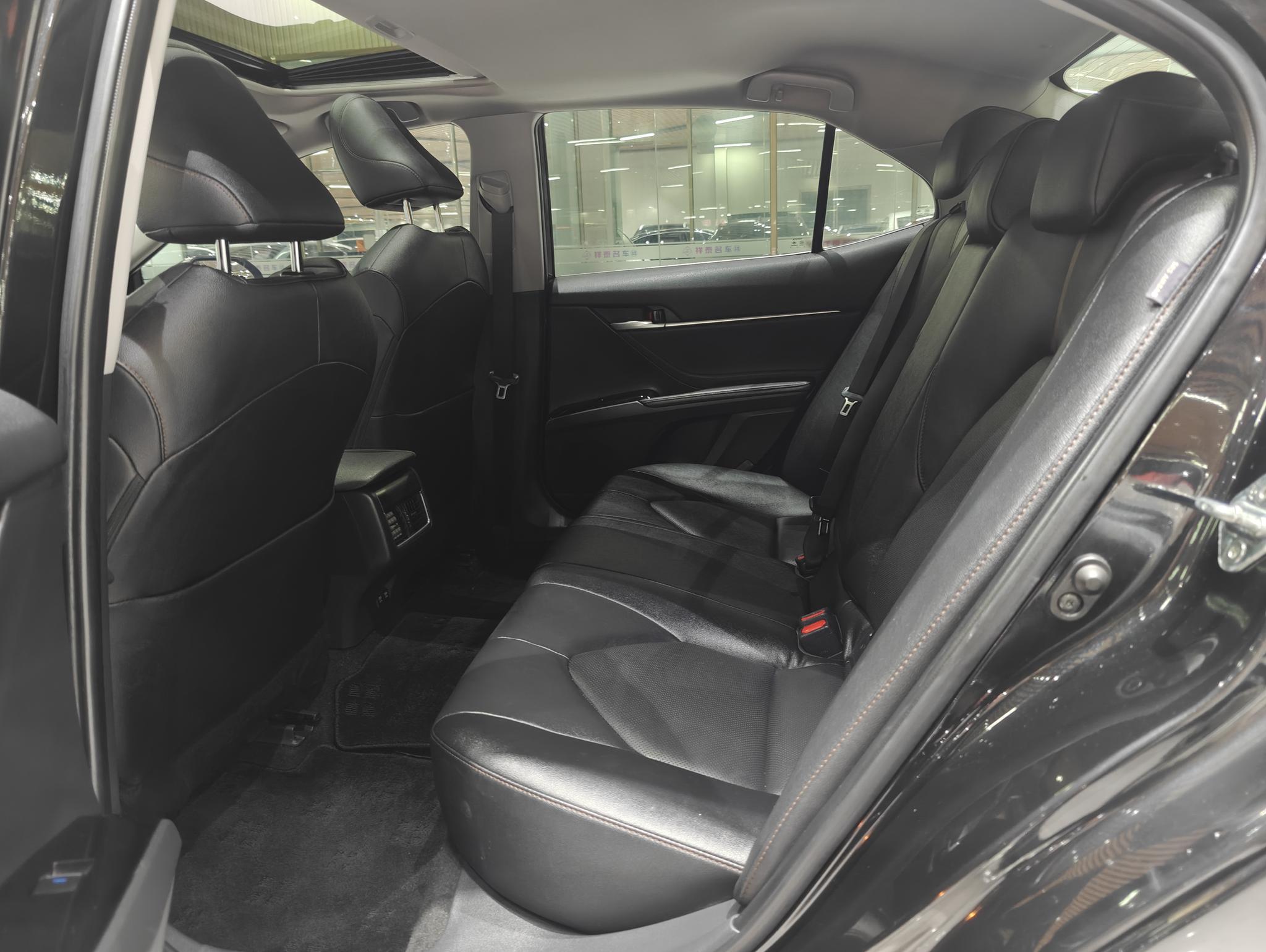 Toyota Camry 2021 2.0G Luxury