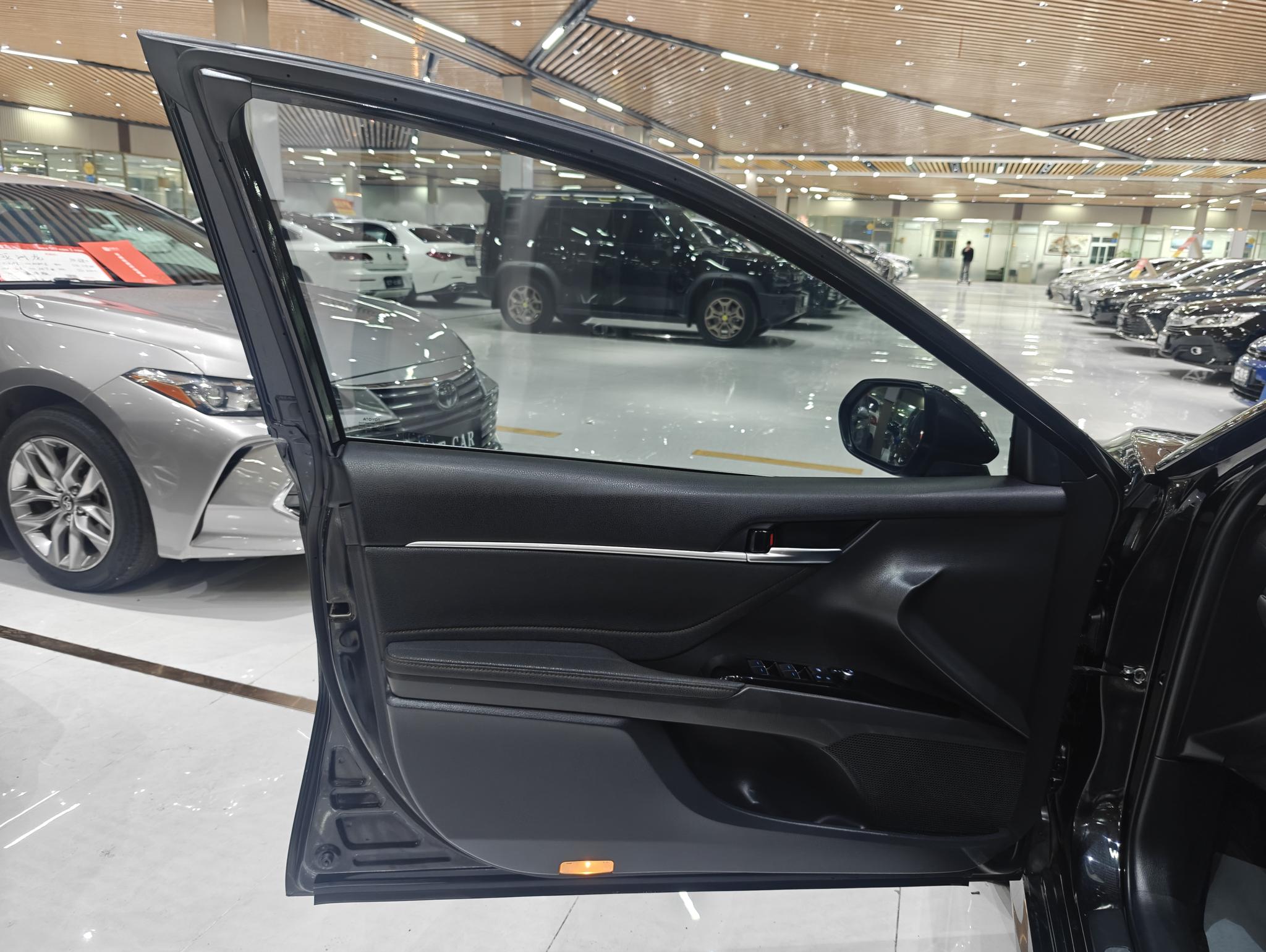 Toyota Camry 2021 2.0G Luxury