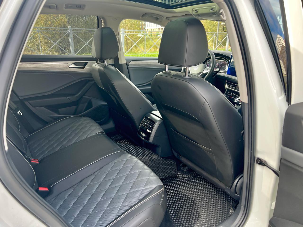 Volkswagen Jetta (Sagitar)