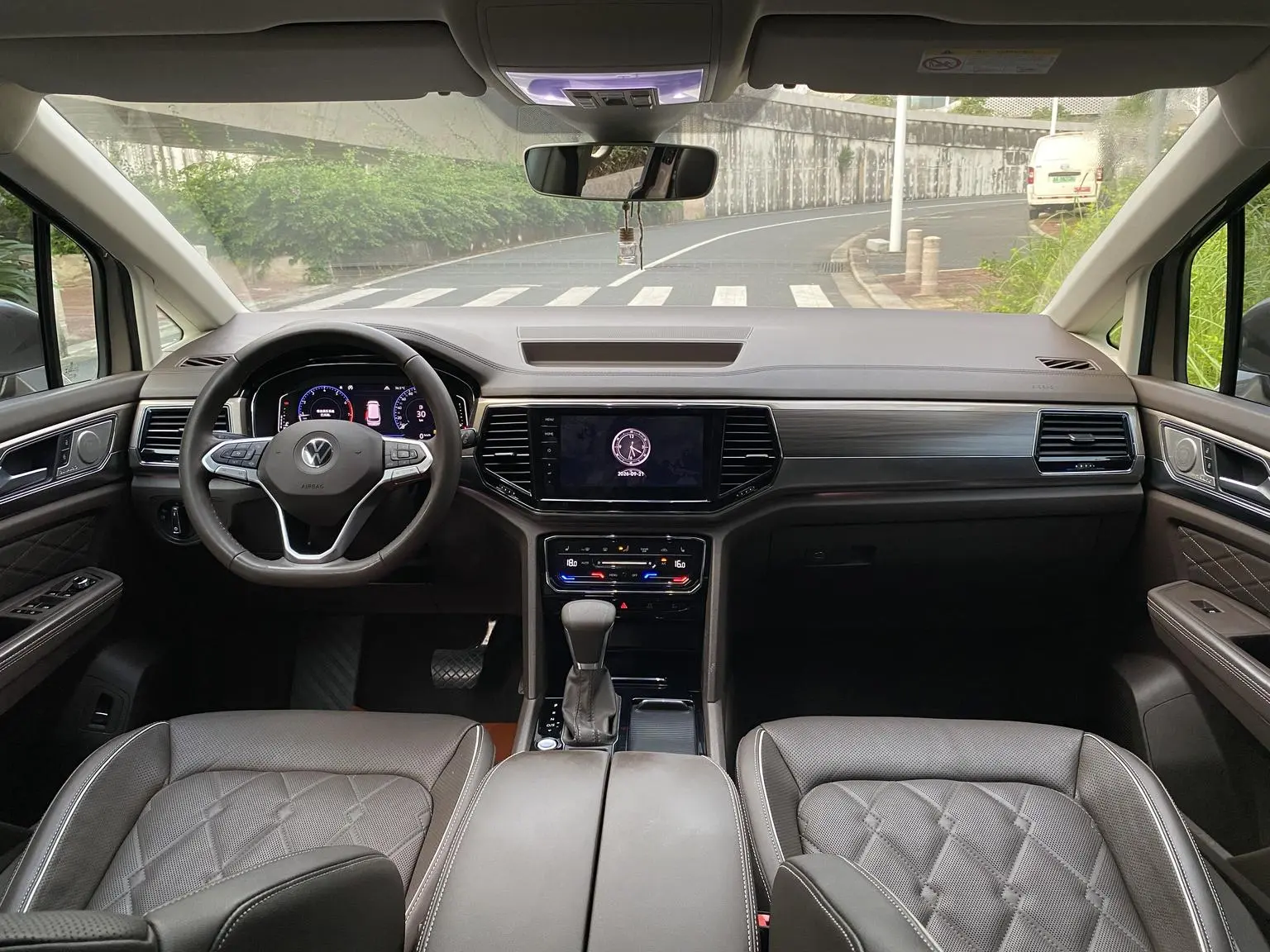 Volkswagen Viloran 2020 380TSI Flagship