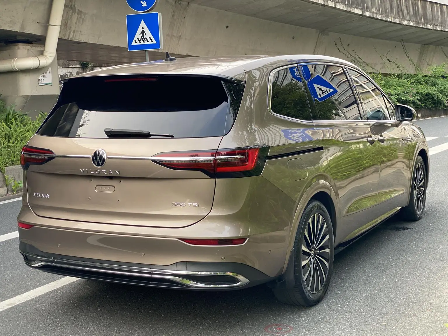 Volkswagen Viloran 2020 380TSI Flagship