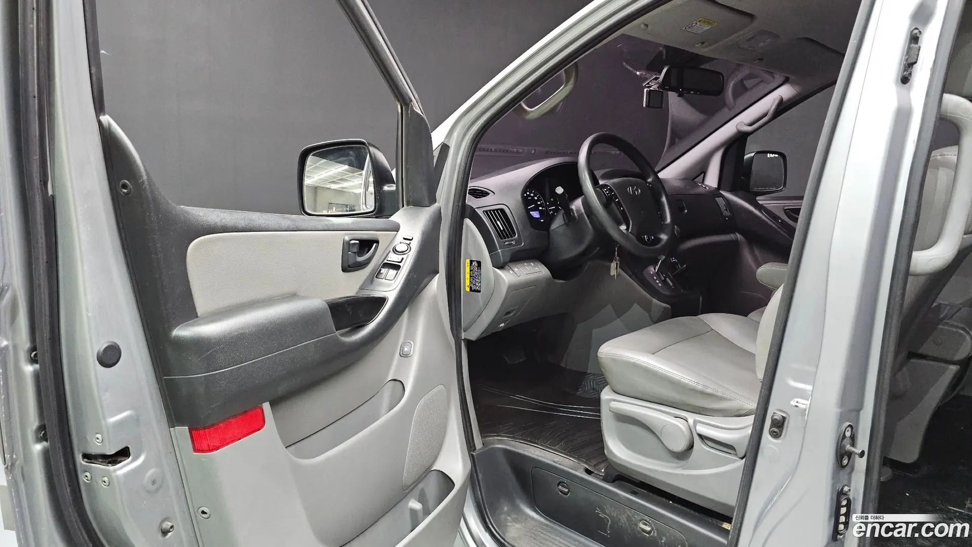 Hyundai Starex 4WD Wagon 12-Seater