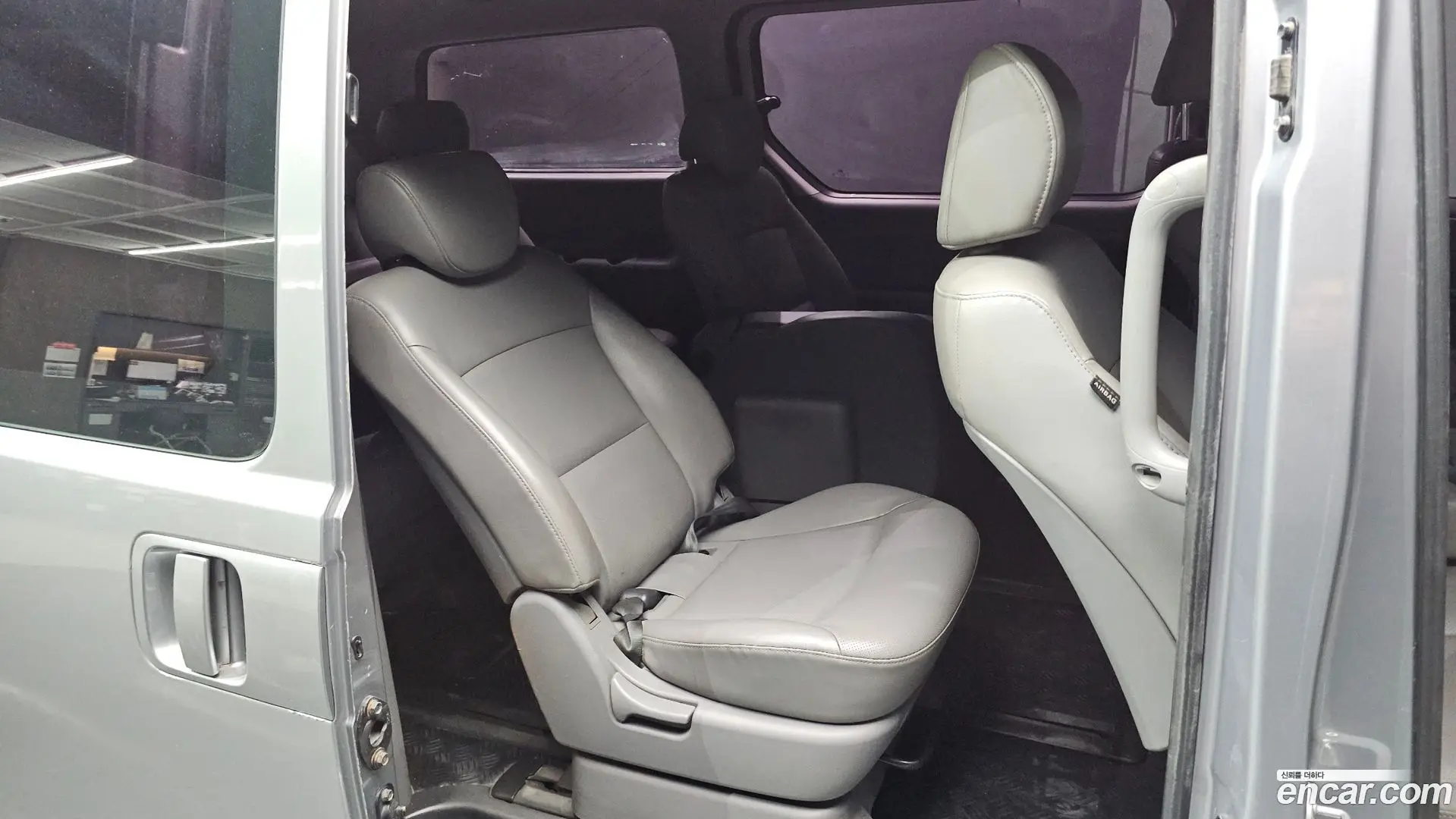 Hyundai Starex 4WD Wagon 12-Seater