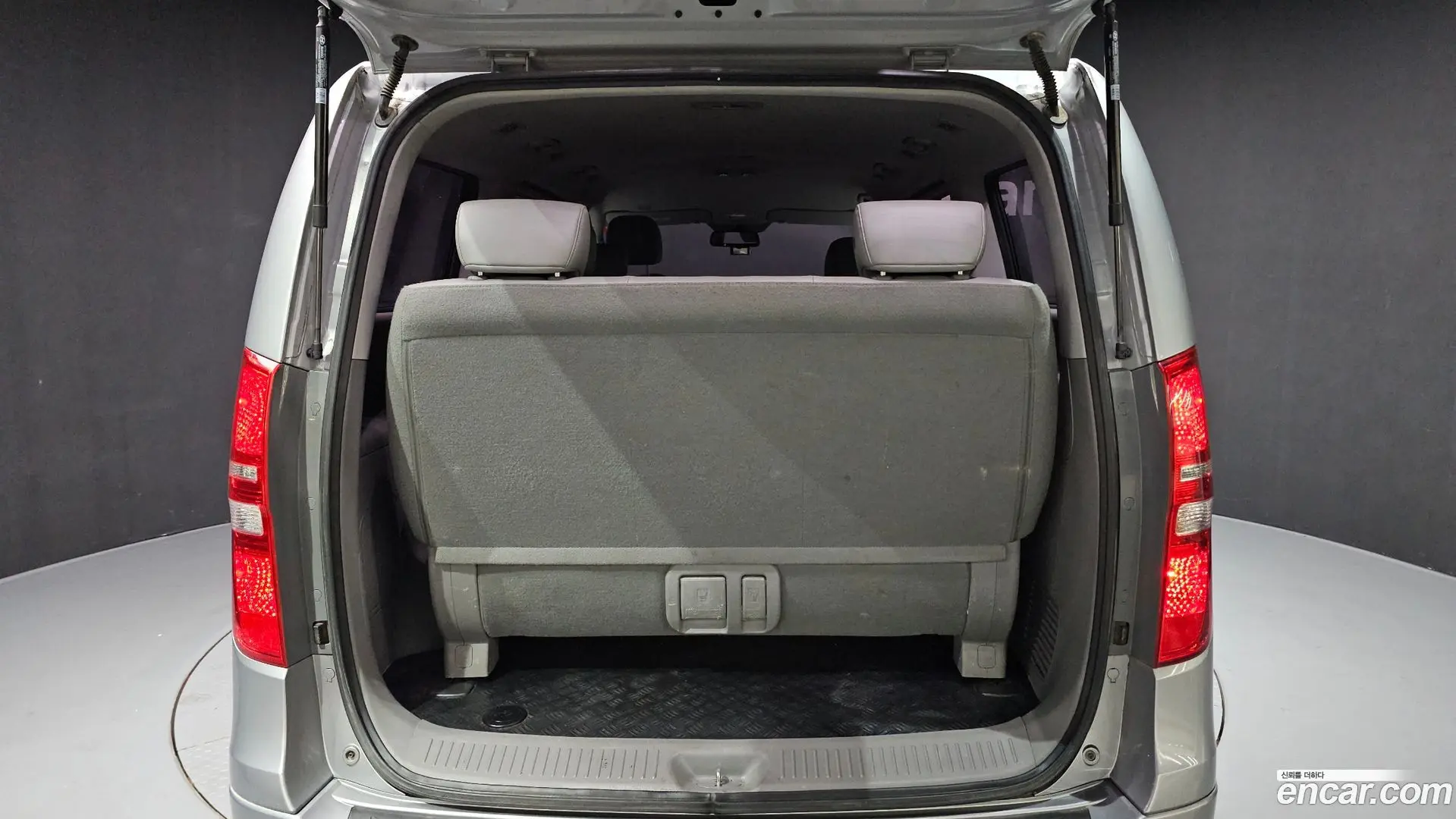 Hyundai Starex 4WD Wagon 12-Seater