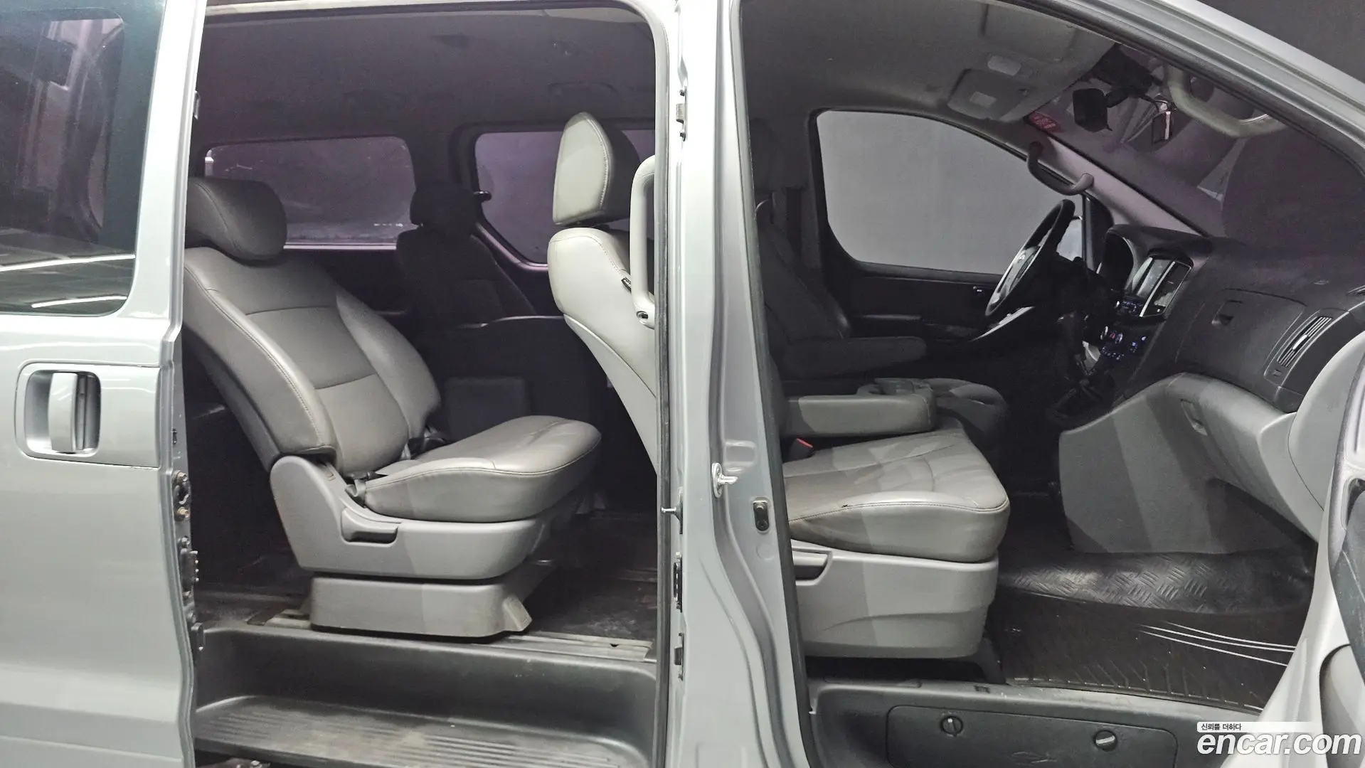 Hyundai Starex 4WD Wagon 12-Seater