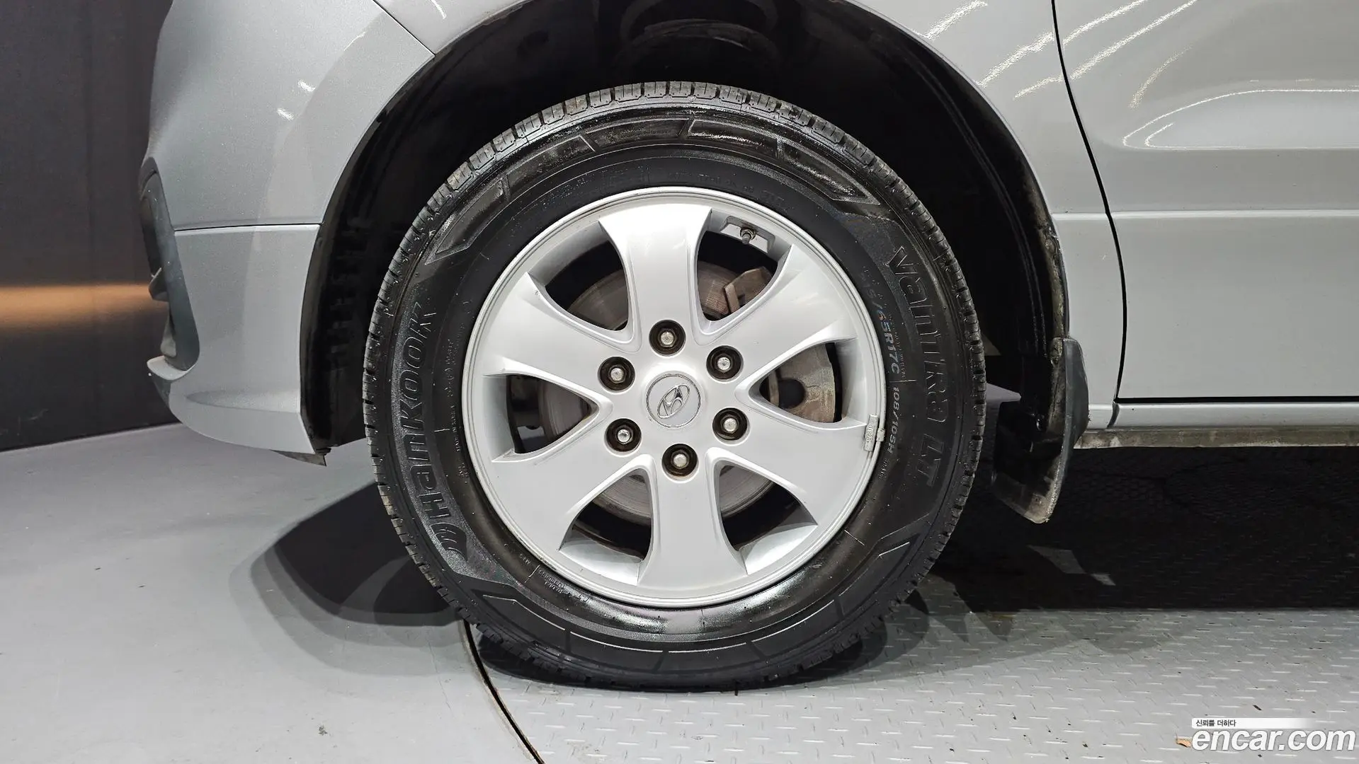 Hyundai Starex 4WD Wagon 12-Seater