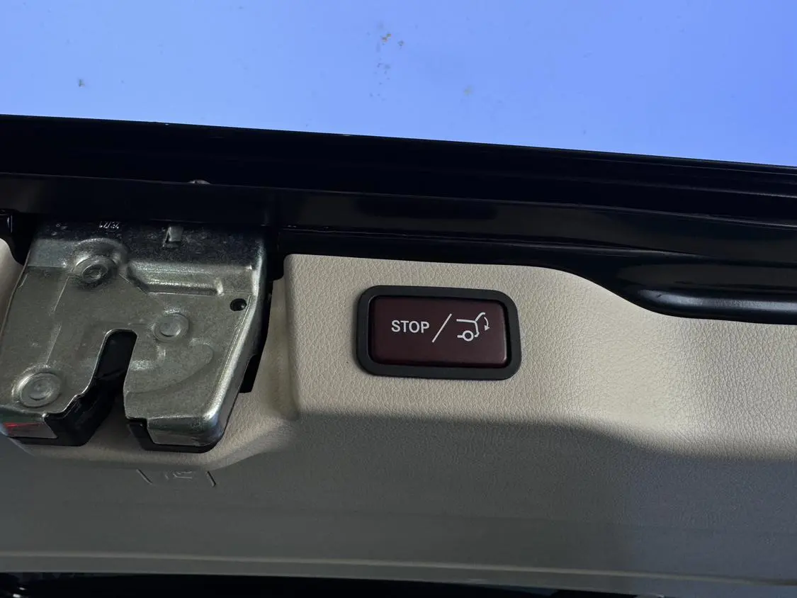 Mercedes-Benz V Class 2022 V 260 Premium