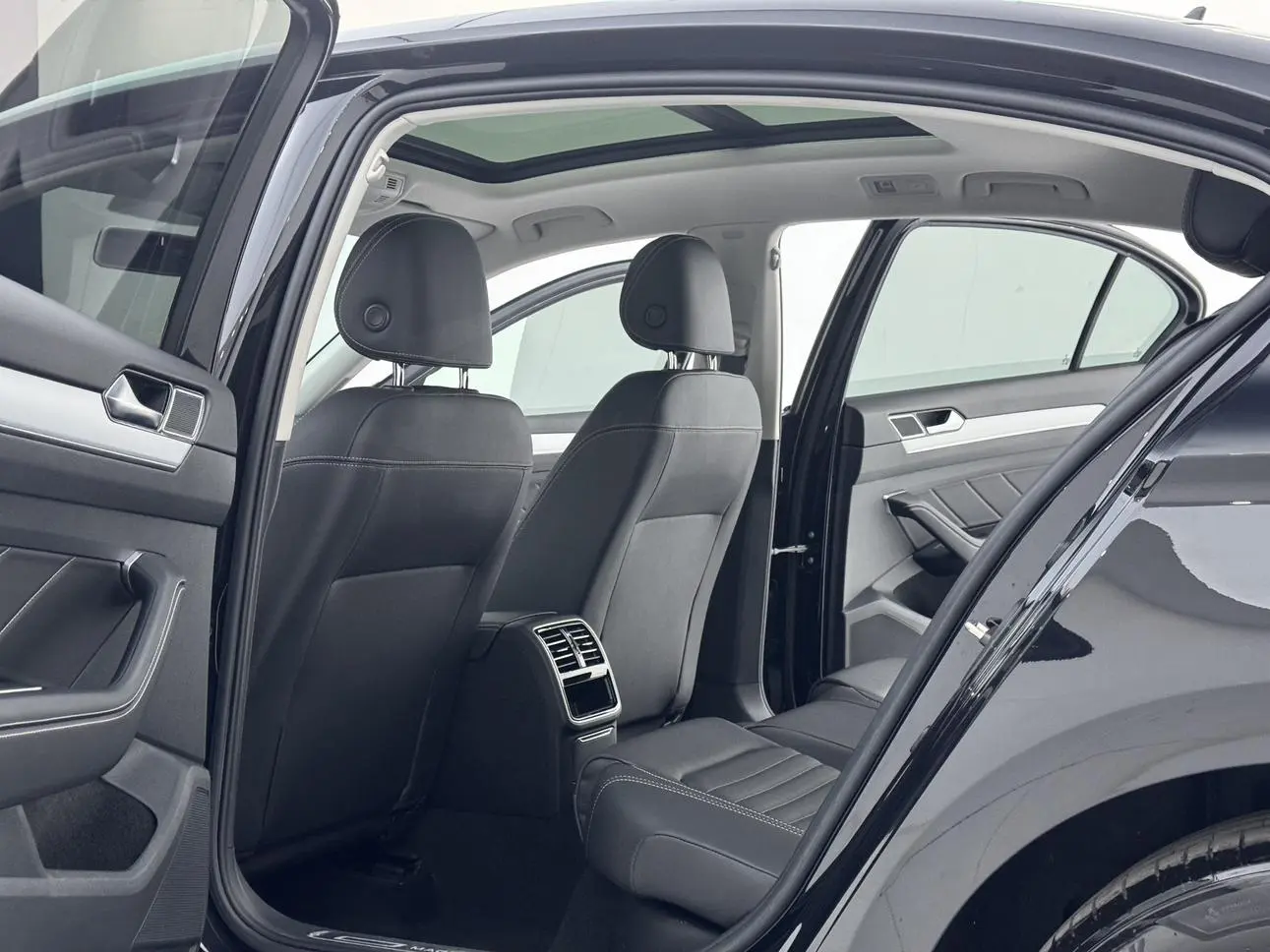 Volkswagen Magotan 2023 200 Units Commemorative 280TSI DSG Comfort