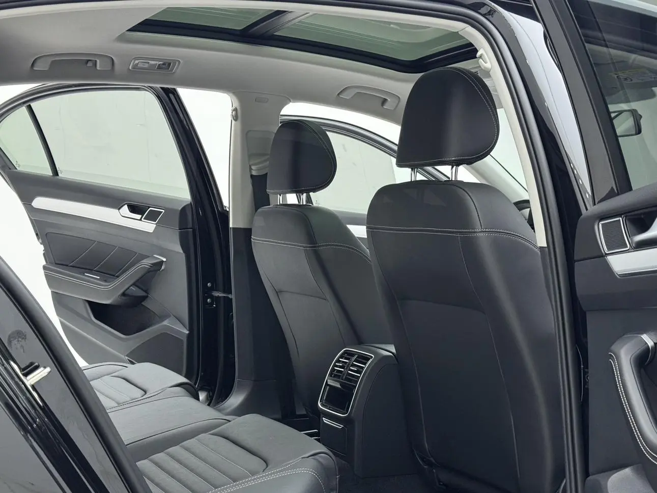 Volkswagen Magotan 2023 200 Units Commemorative 280TSI DSG Comfort