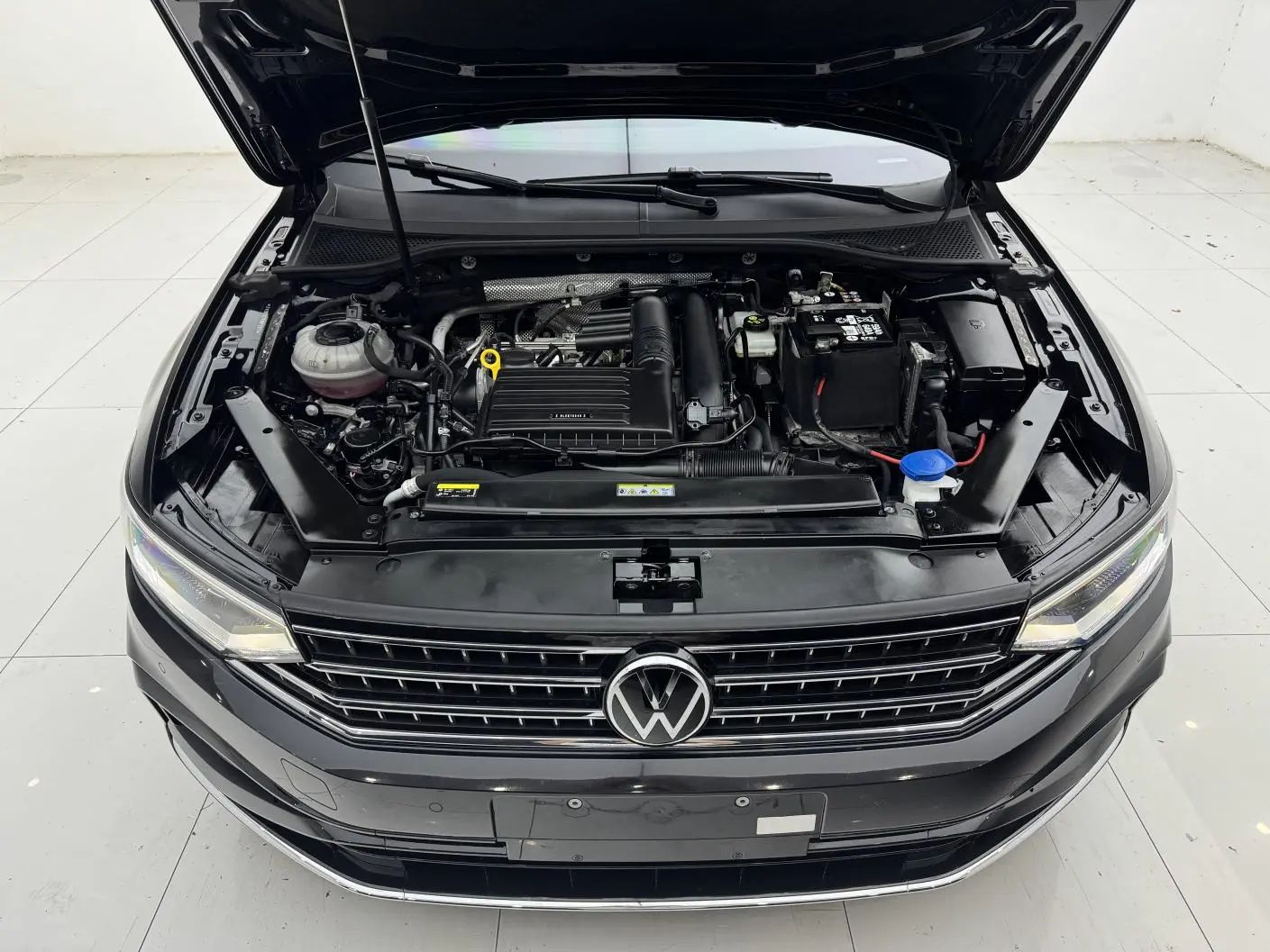Volkswagen Magotan 2023 200 Units Commemorative 280TSI DSG Comfort