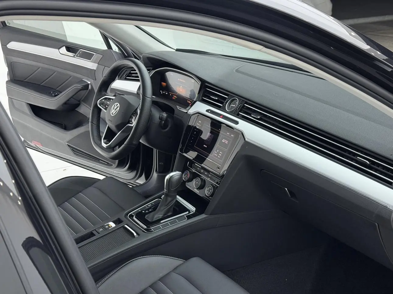 Volkswagen Magotan 2023 200 Units Commemorative 280TSI DSG Comfort