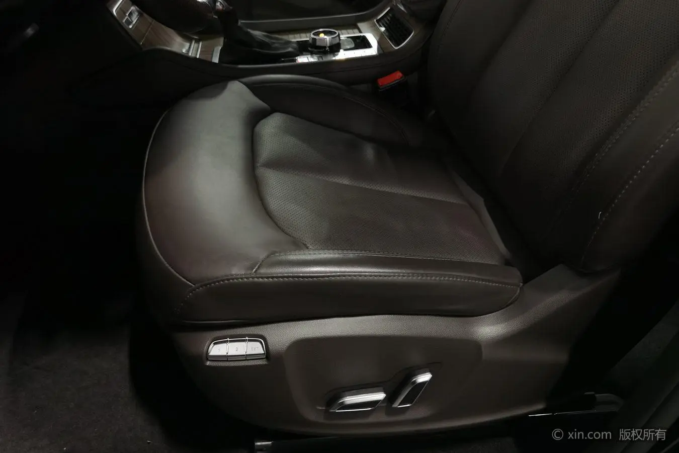 Roewe RX8 2018 30T Smart Connected 4WD Supreme