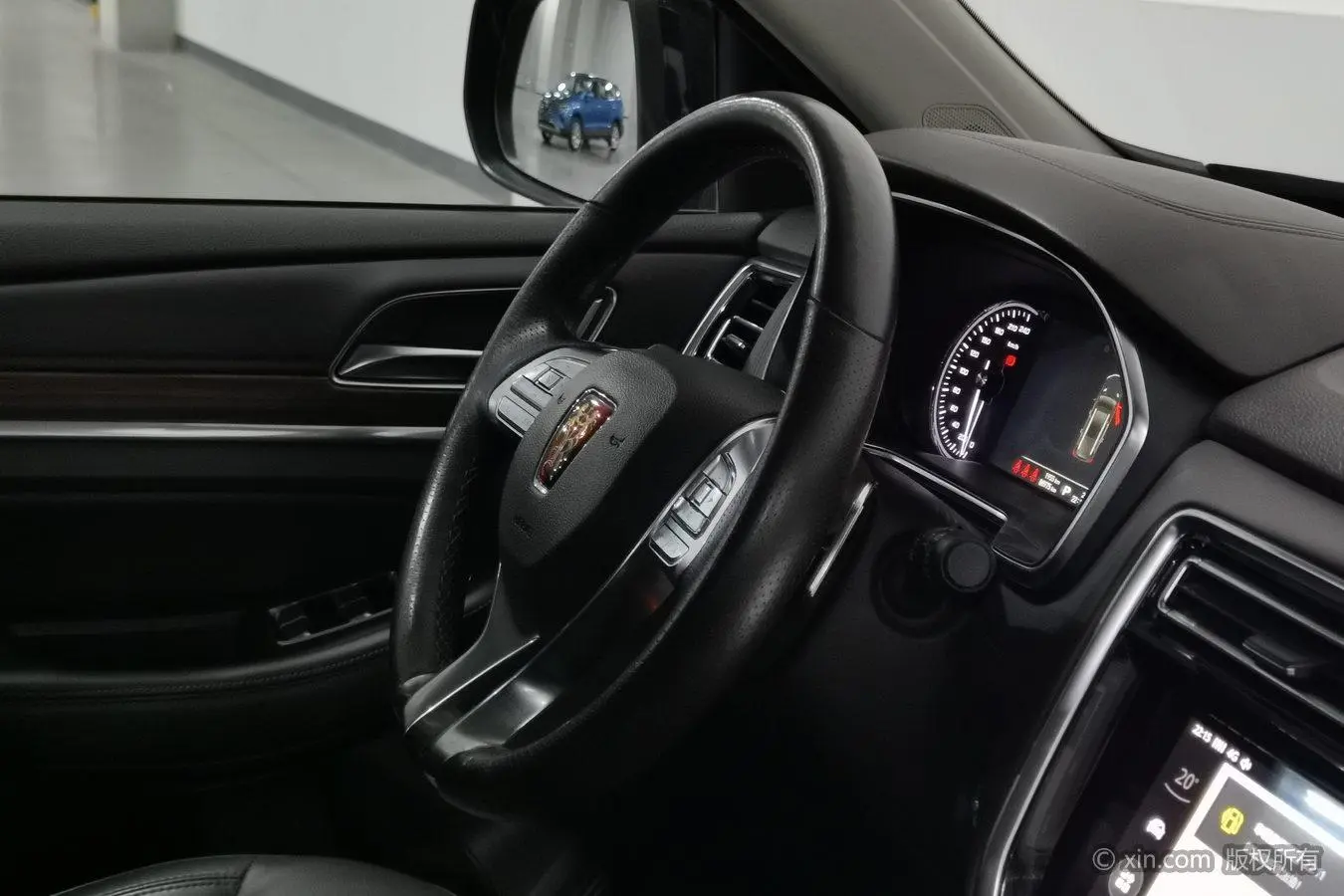 Roewe RX8 2018 30T Smart Connected 4WD Supreme