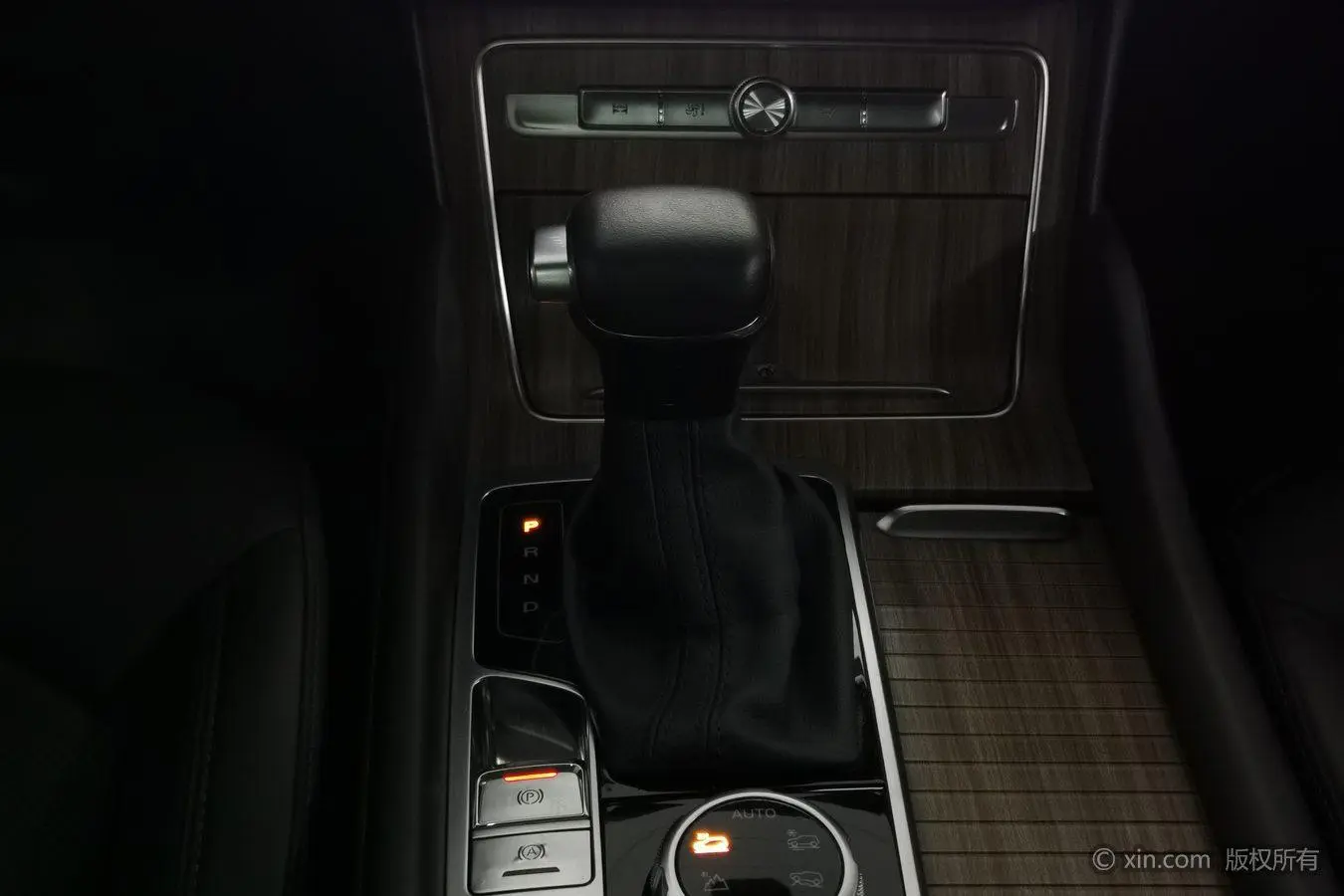 Roewe RX8 2018 30T Smart Connected 4WD Supreme