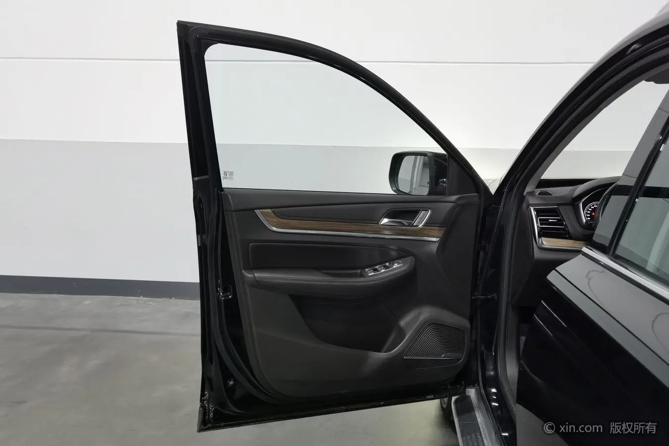 Roewe RX8 2018 30T Smart Connected 4WD Supreme