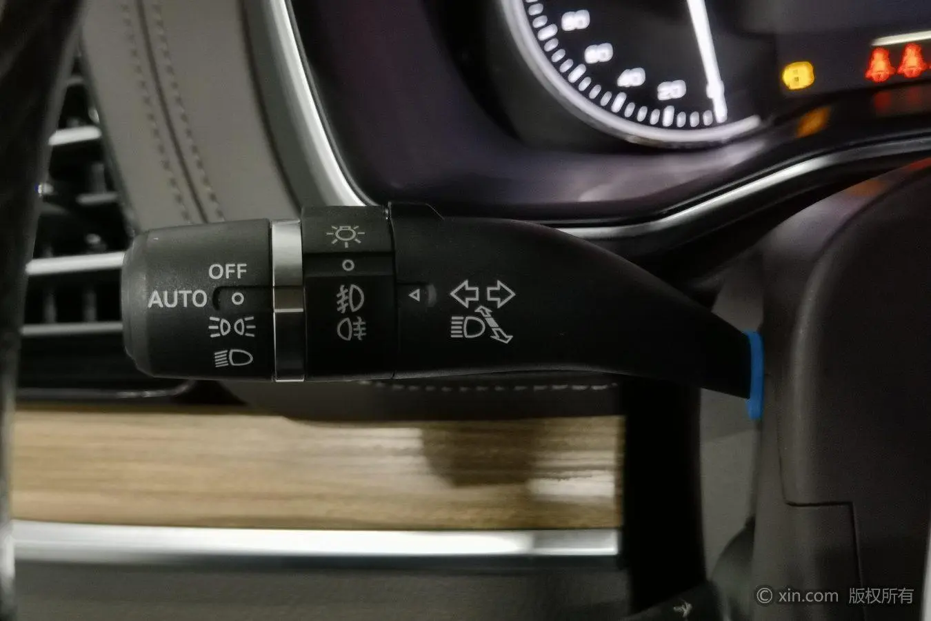 Roewe RX8 2018 30T Smart Connected 4WD Supreme