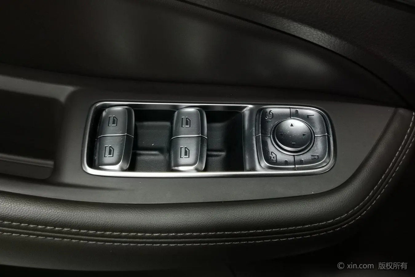 Roewe RX8 2018 30T Smart Connected 4WD Supreme