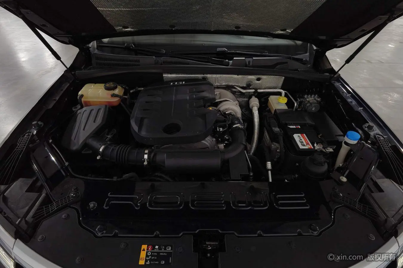 Roewe RX8 2018 30T Smart Connected 4WD Supreme