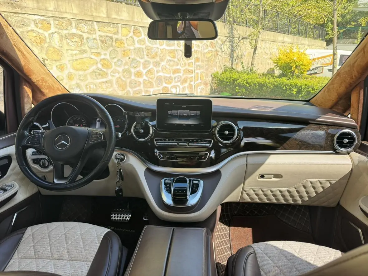 Mercedes-Benz V Class 2018 V 260 L Premium China VI