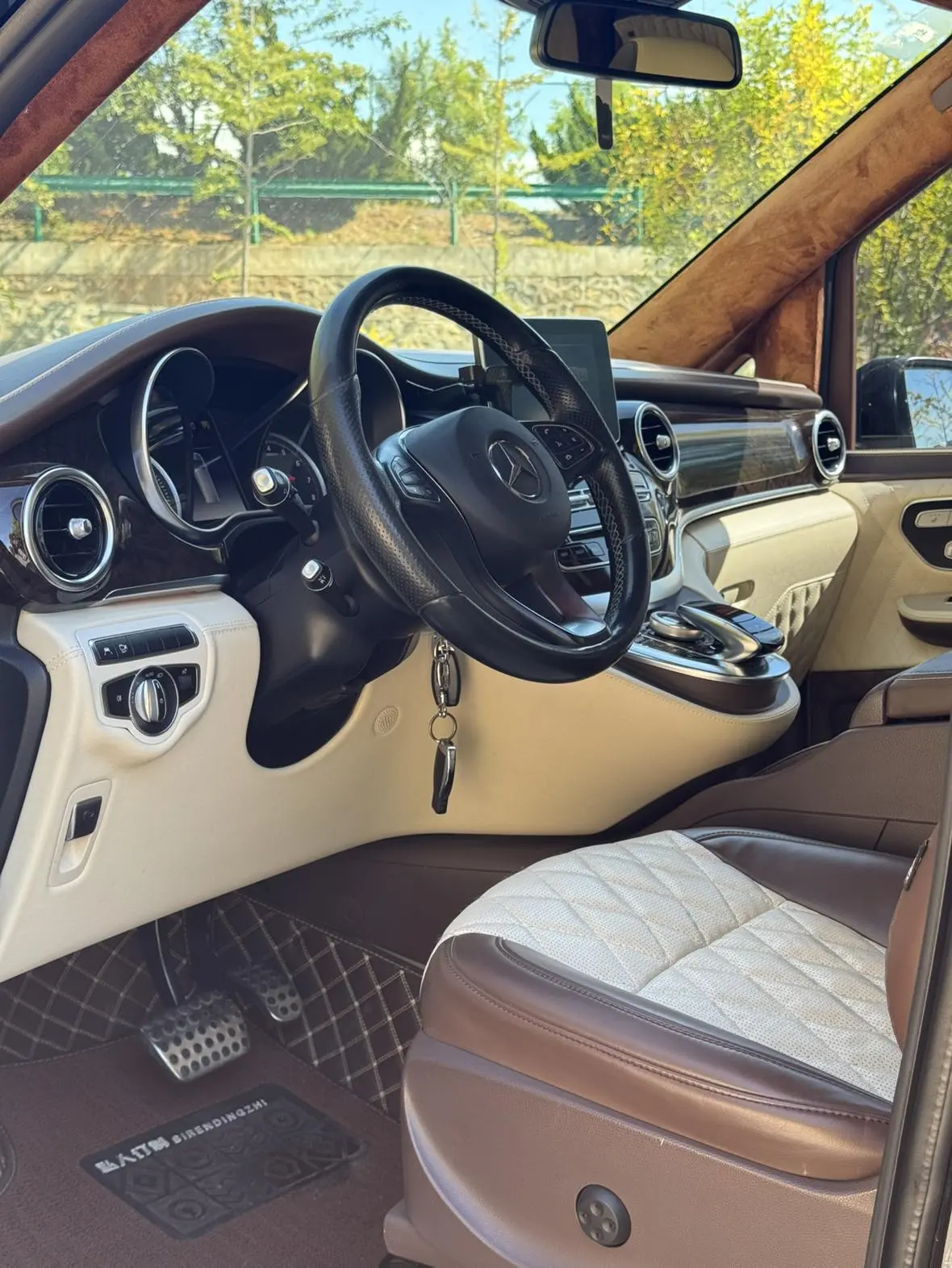 Mercedes-Benz V Class 2018 V 260 L Premium China VI